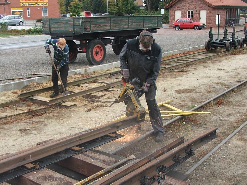 2009-09-29, Museumsbahn Weichenbau15.JPG